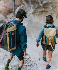 Topo Designs Mountain Duffel 10 Topo Designs Mountain Duffel -Leki Sales Shop mtn duffel in use. rsz 68078.1660843408