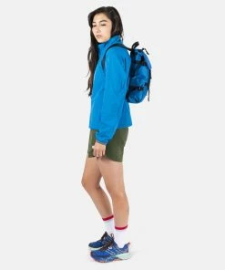 Topo Designs Rover Pack Mini (Fall 2022) -Leki Sales Shop rover pack mini model 1 2x rsz 64166.1660775257.1280.1280 04765.1675365140